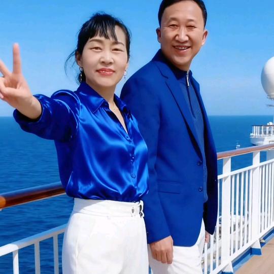 逍遥自在的奶奶💕祝大姐🌹🌹🌹🌹