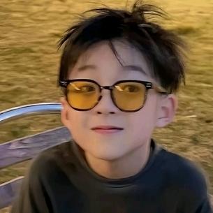 窗外又下起了雨