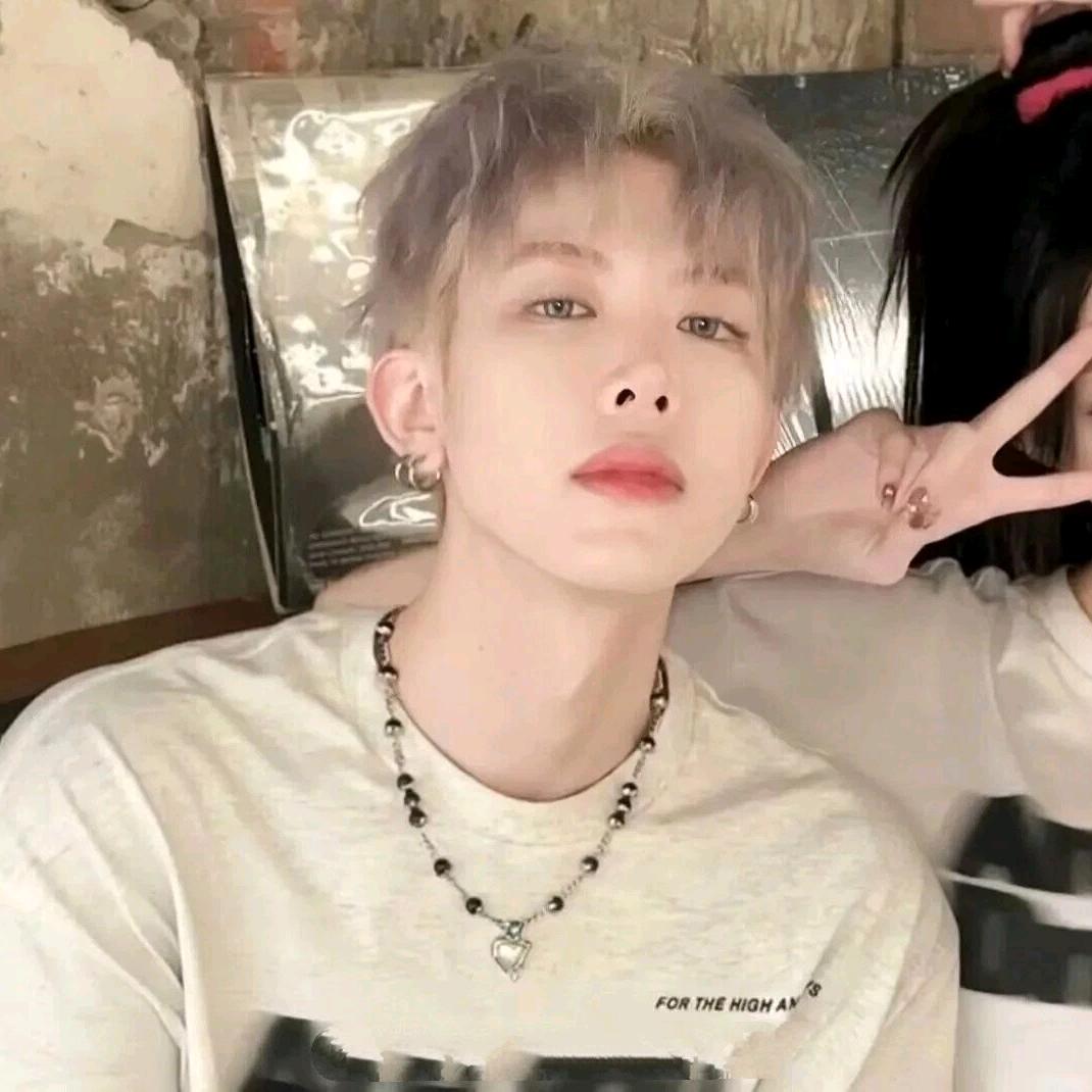 A.凌奕凡A.凌奕凡