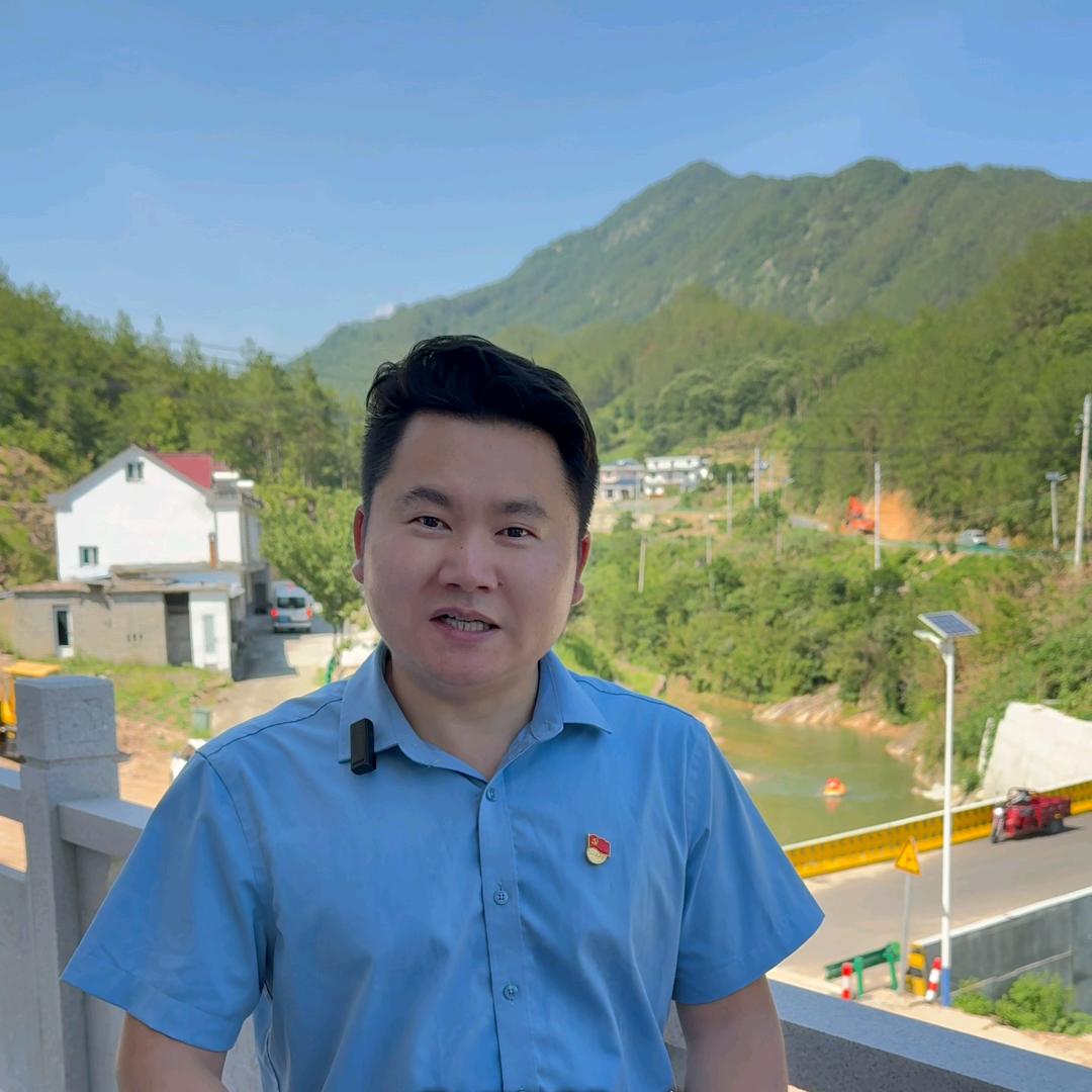 潜山驻村书记王堃