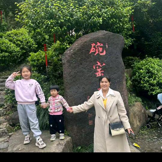 被爱，伤心。张
