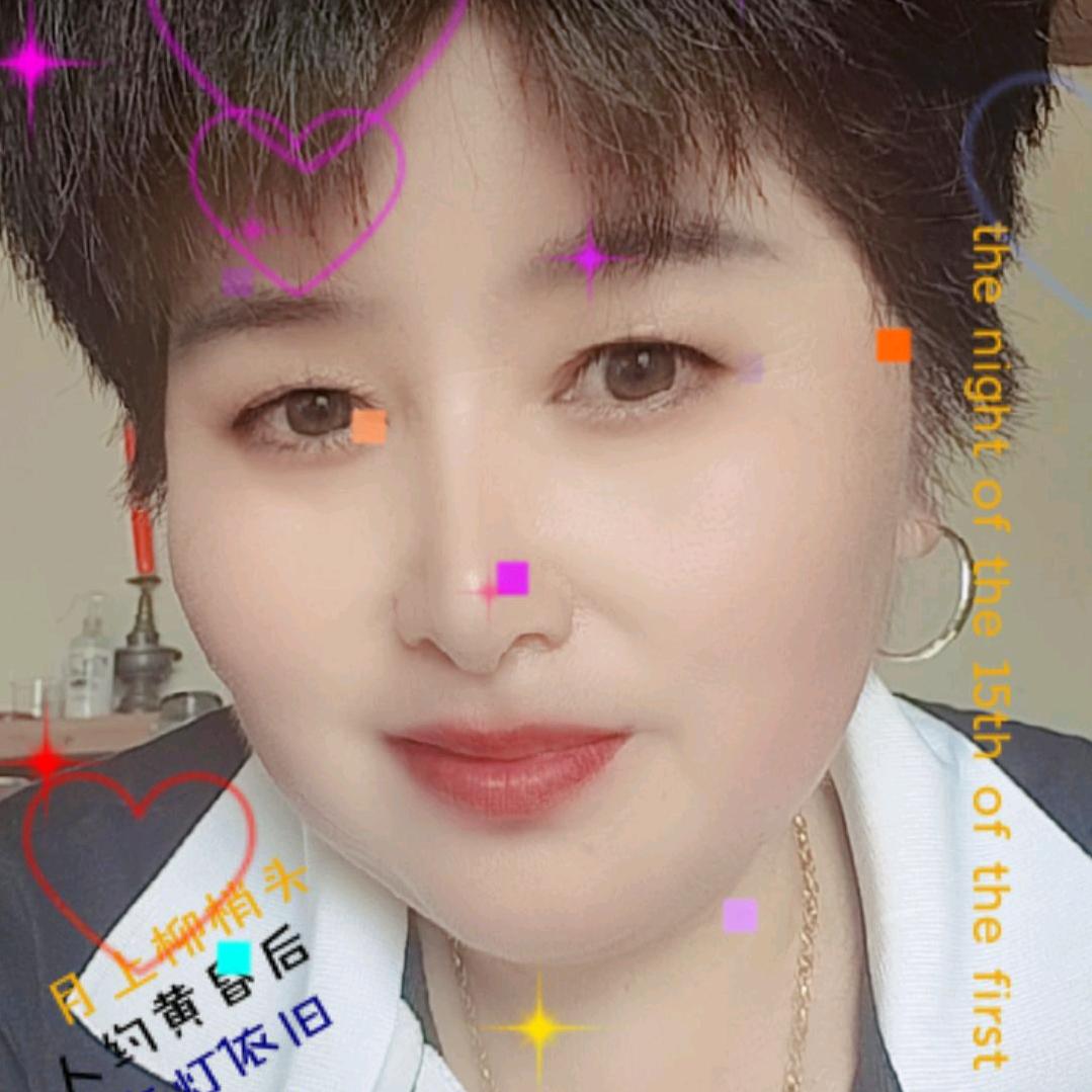 儿孙满堂老奶奶。