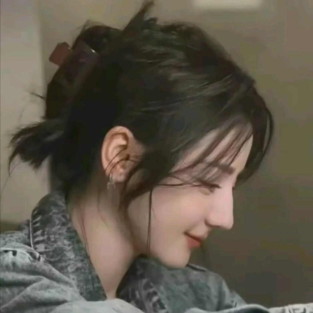 顔初