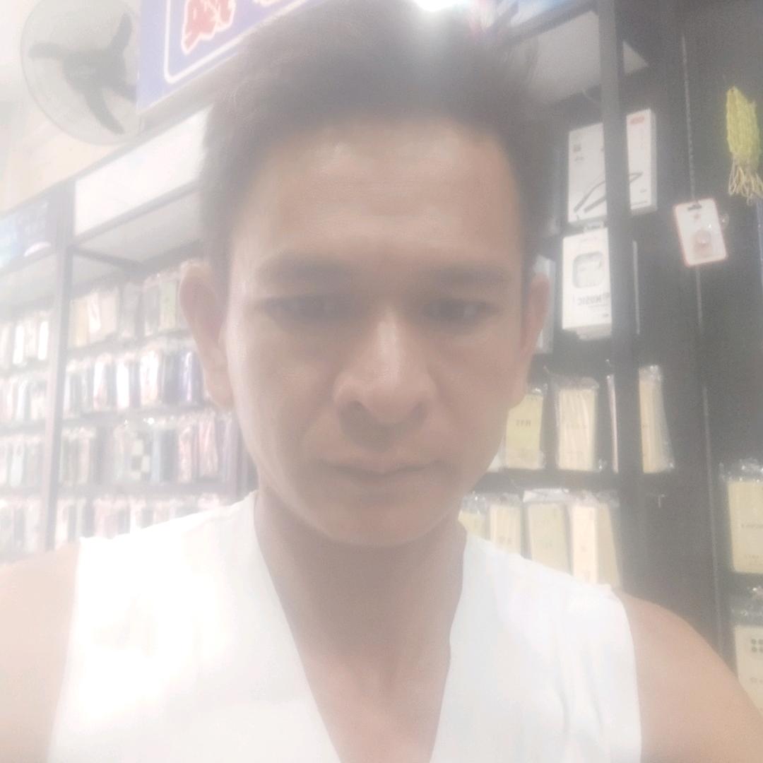 小鸟到小花园找小白虫，半个小时都没找到