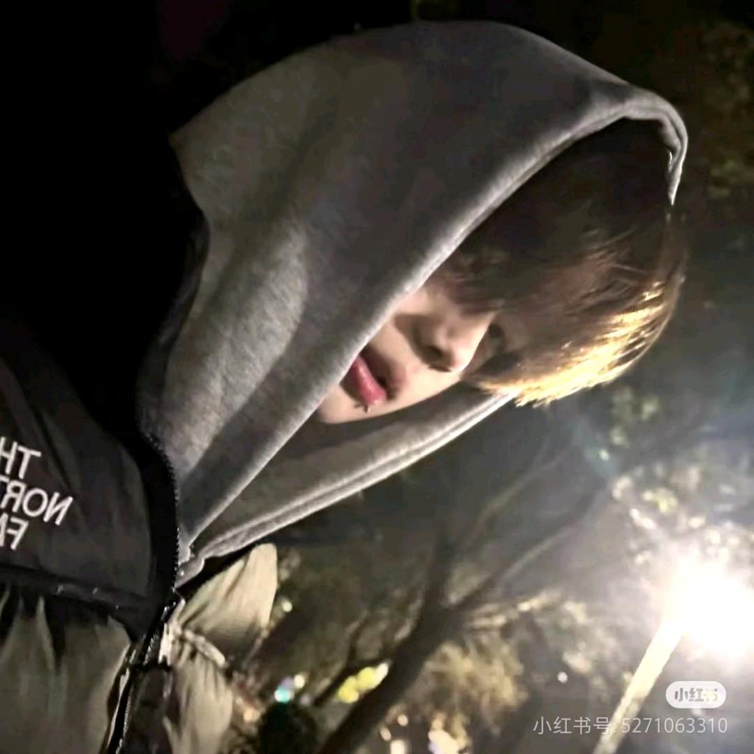 伤疤印出看时的深情