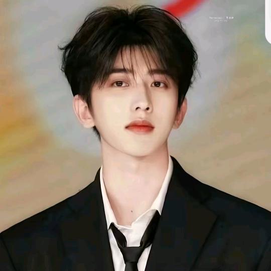 坤坤（🐟） INS