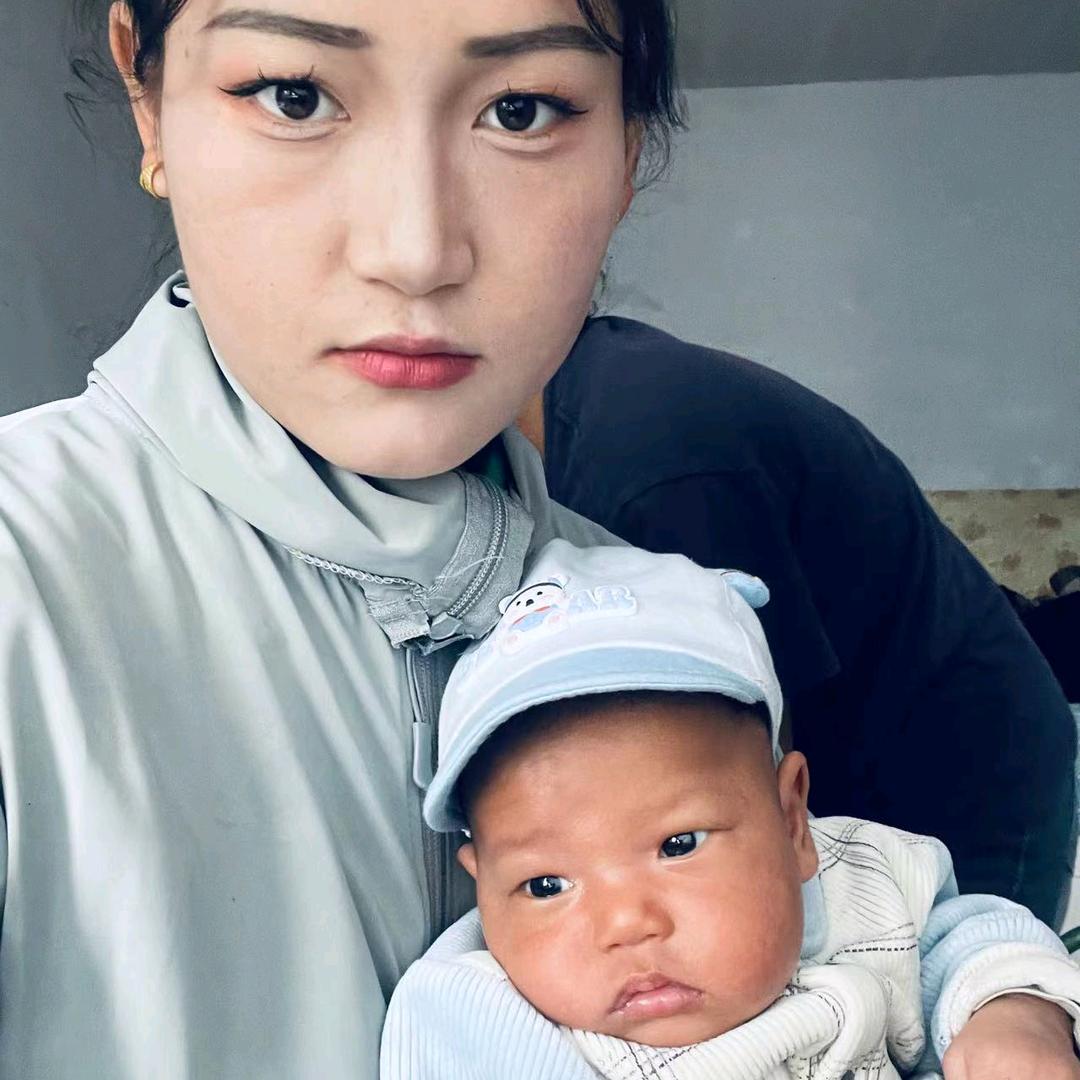 彝族宝妈嘉逸