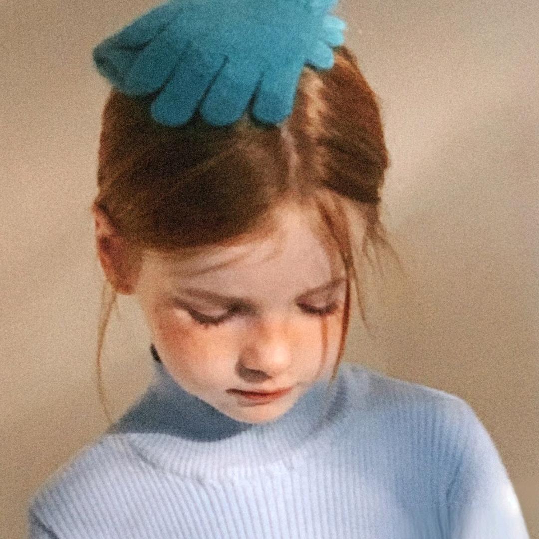 哈利波特拿着九钉耙和张飞在草原狂奔