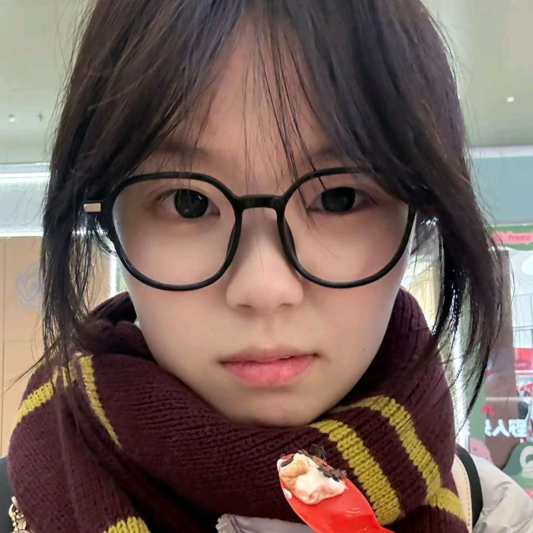 何须浅碧深红色