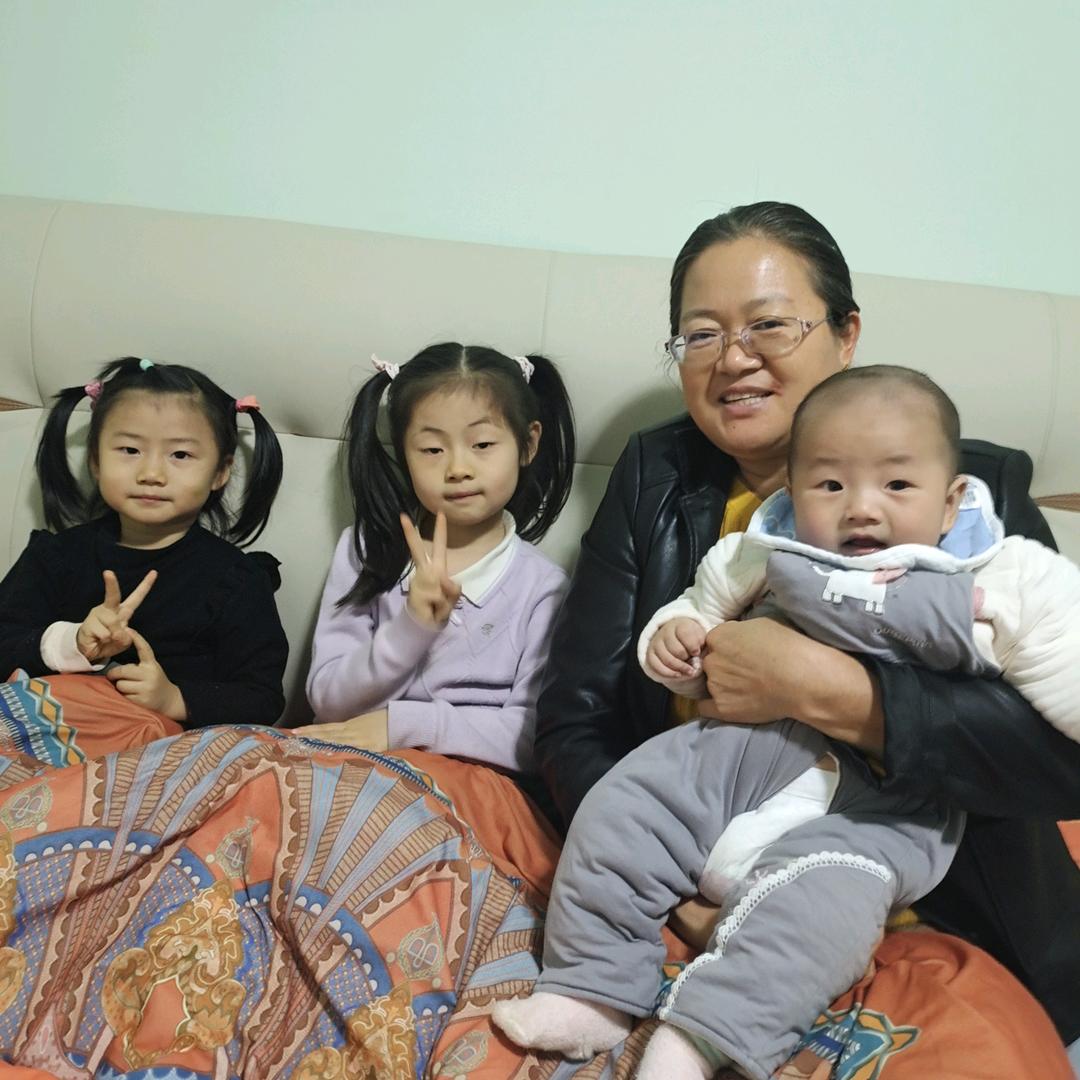 三个宝宝的奶奶