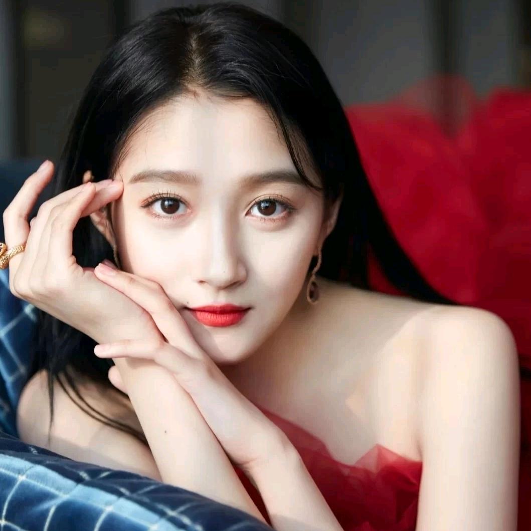 🌙zy颖彤婷⁹²¹¹🌙头像