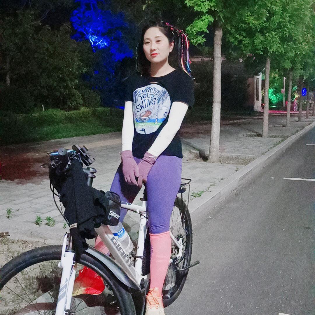 曲阳爱户外的小姐姐