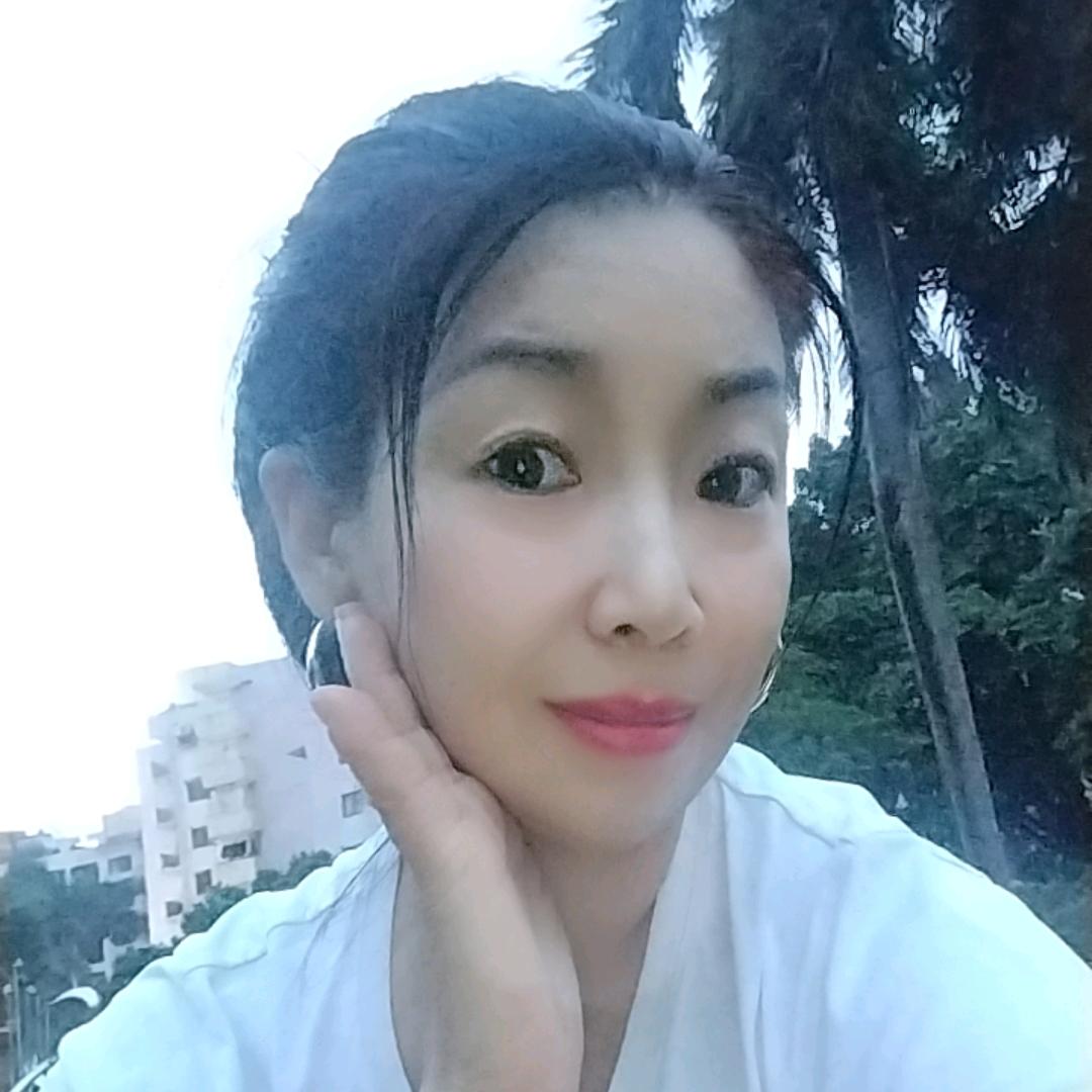 安安.