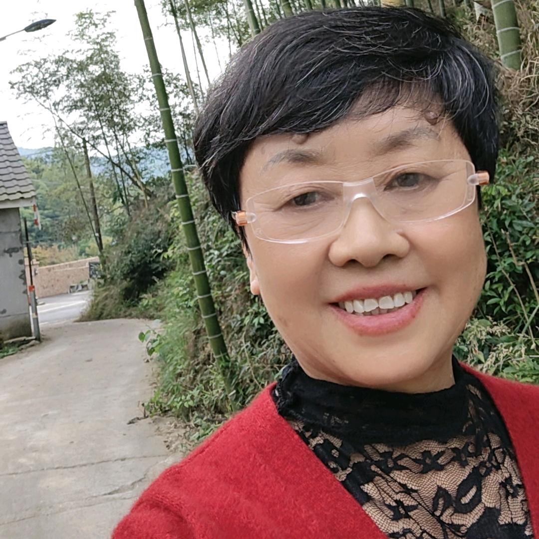 何阿姨1首播（中午12：40）