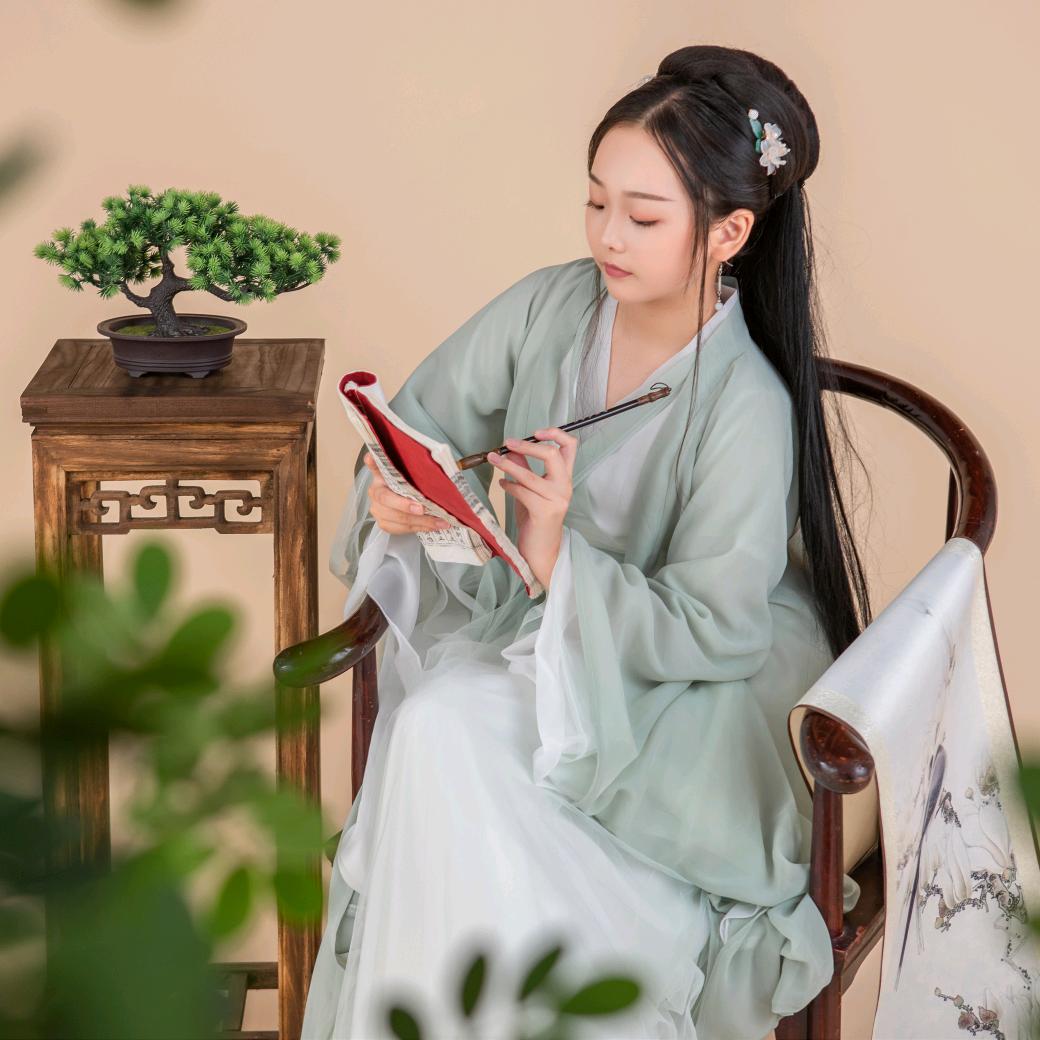 浅黛书语（早6：40）好物在橱窗