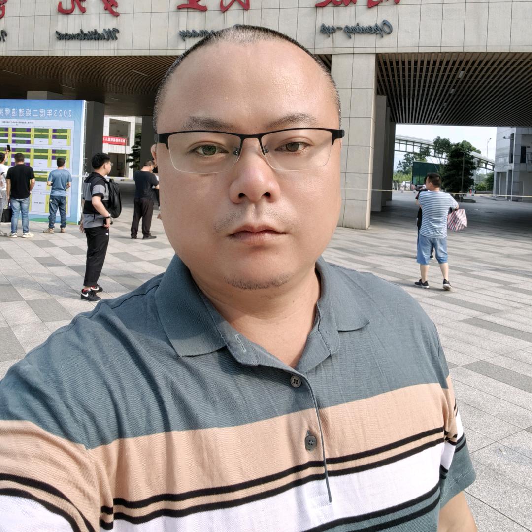 谭笑风生