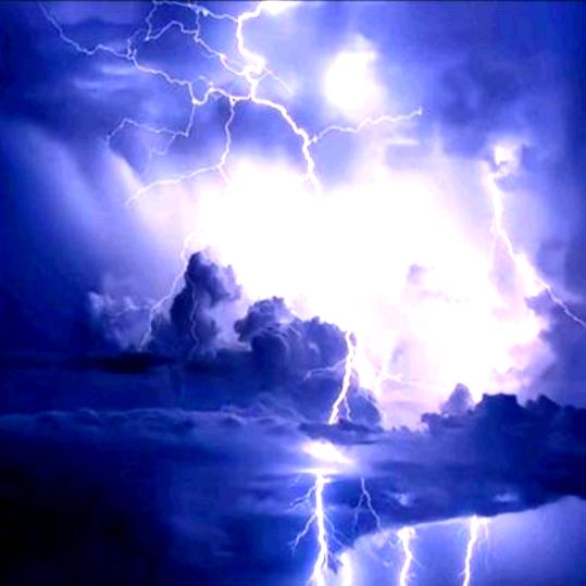 暴 风 雨