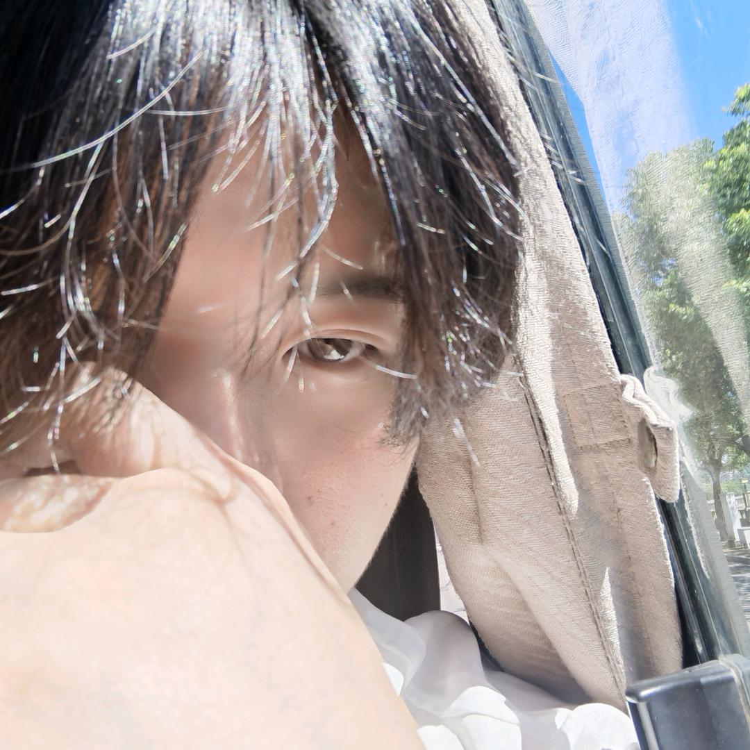 我带着我的绊线带着我的烟跑到了B大道吸豆