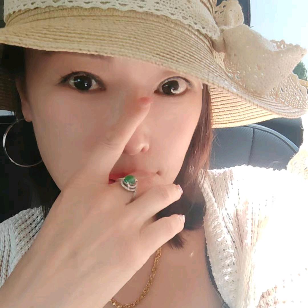 80后苗木人薇薇