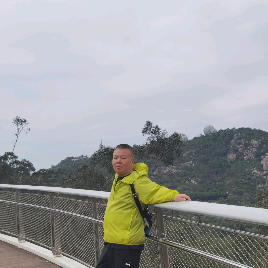 东东哥（四川旅游包车）