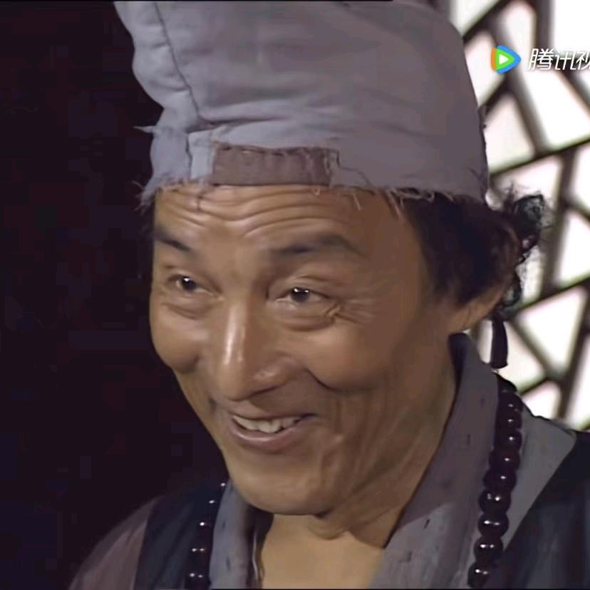 这个大爷有点皮