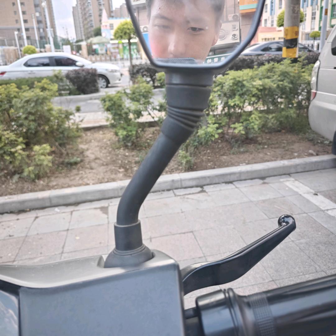 @小蓝很虎