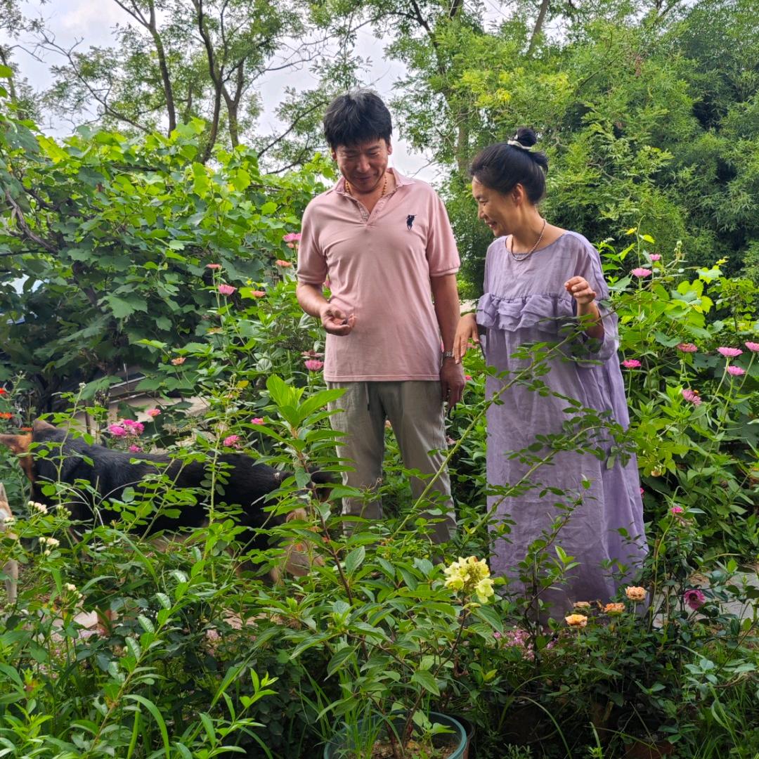 老阎夫妇