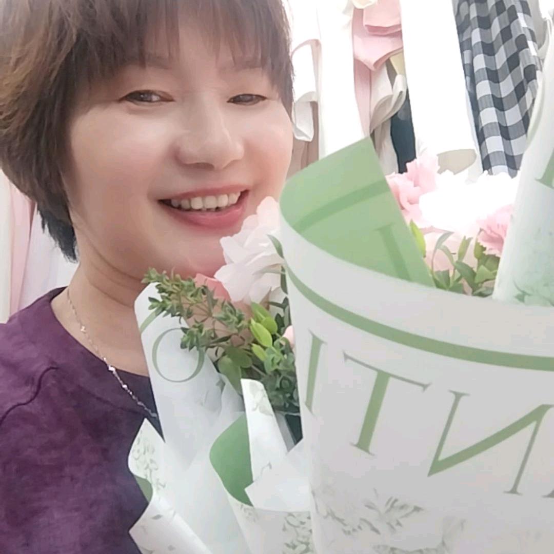 金贝贝童装王红