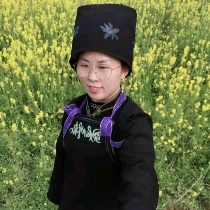 阿琴布依族