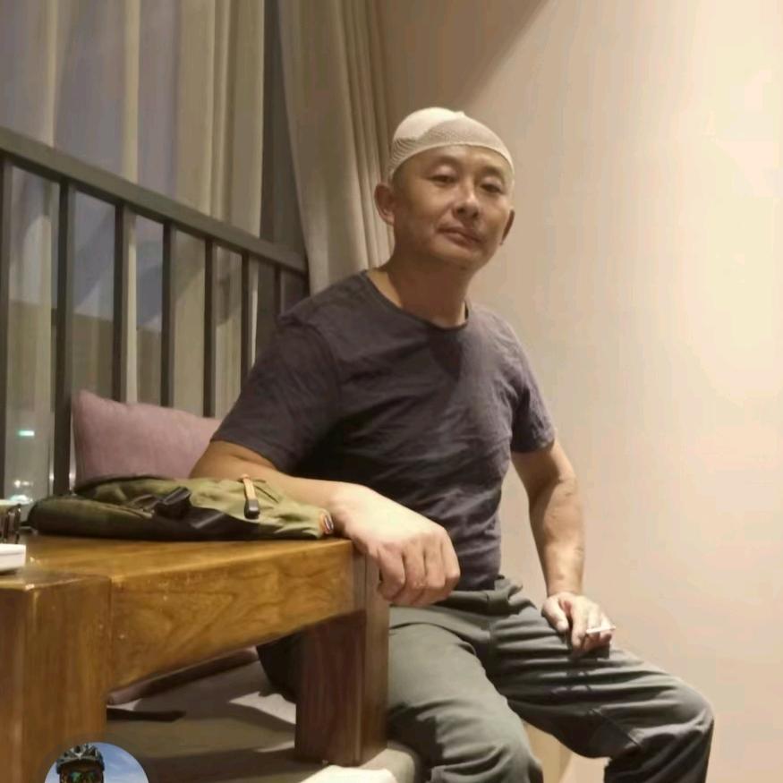 中老年人，油腻大叔