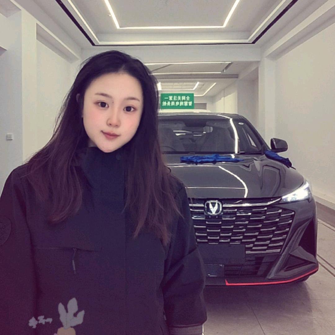 小龙妹在华亿做长安新车