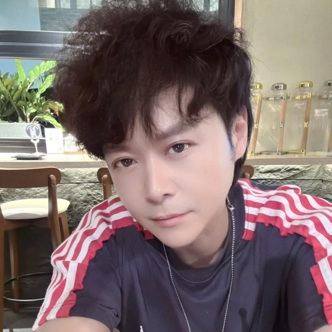白馬踏新泥