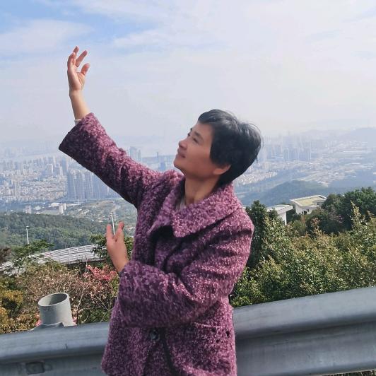 爱唱歌的田埂奶奶