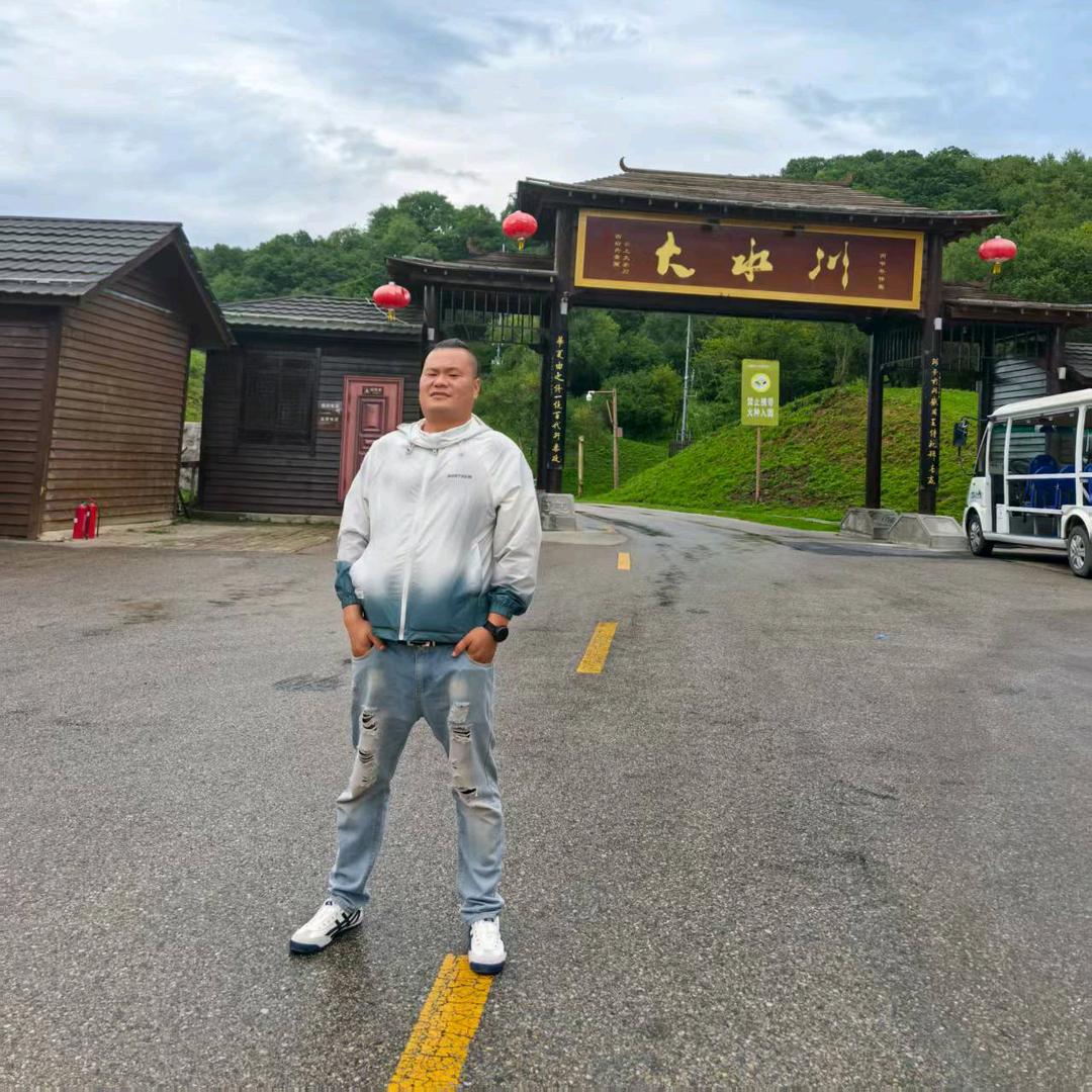九零后。坐在坟头指挥鬼。