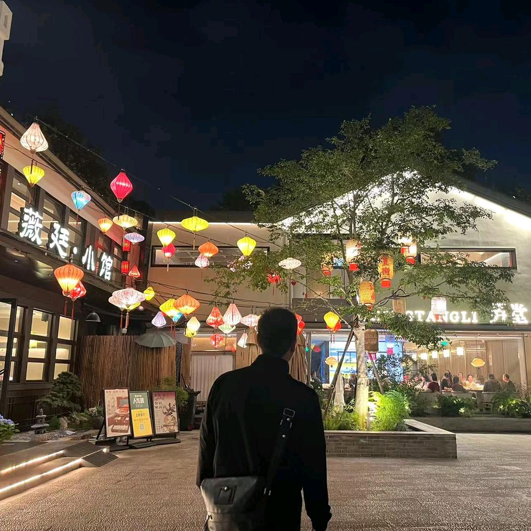 @一个开破锐志的小男孩