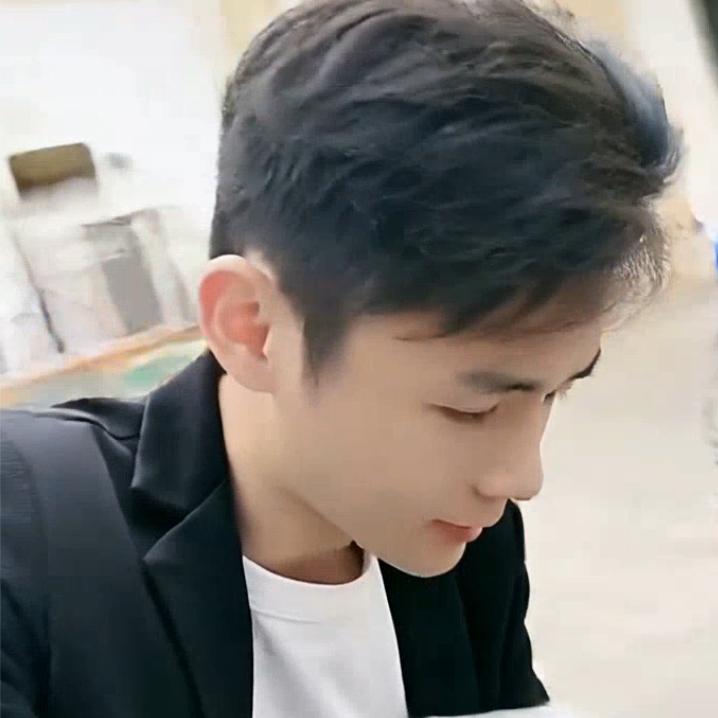 有点小帅