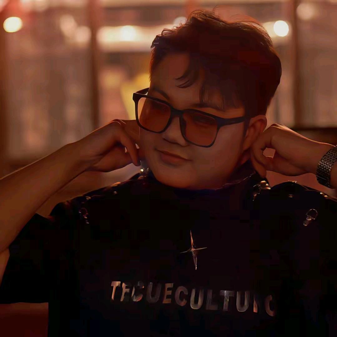 Geimin.小鹏形象设计管理