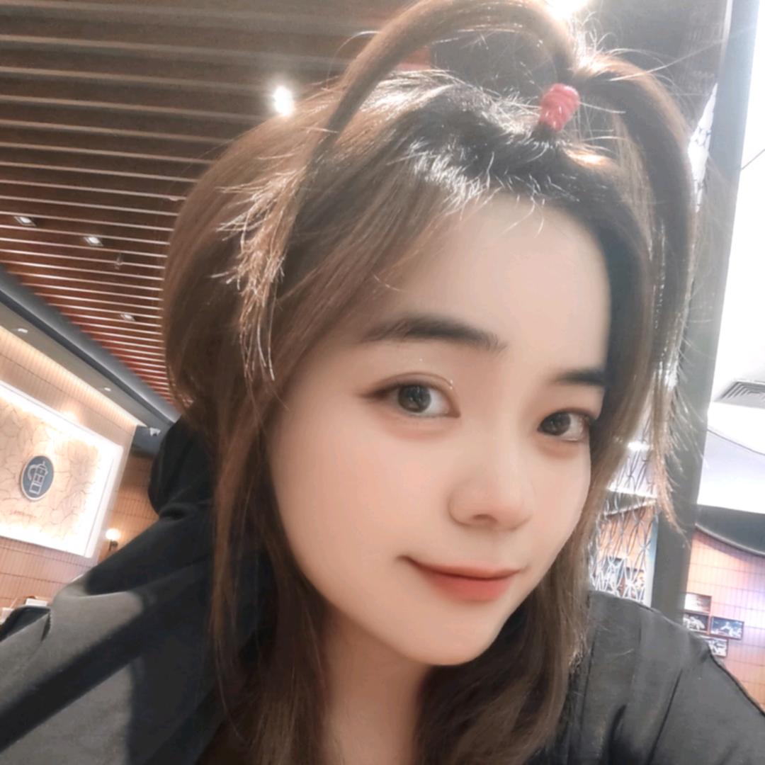 穿裙子翘二郎腿的菇凉