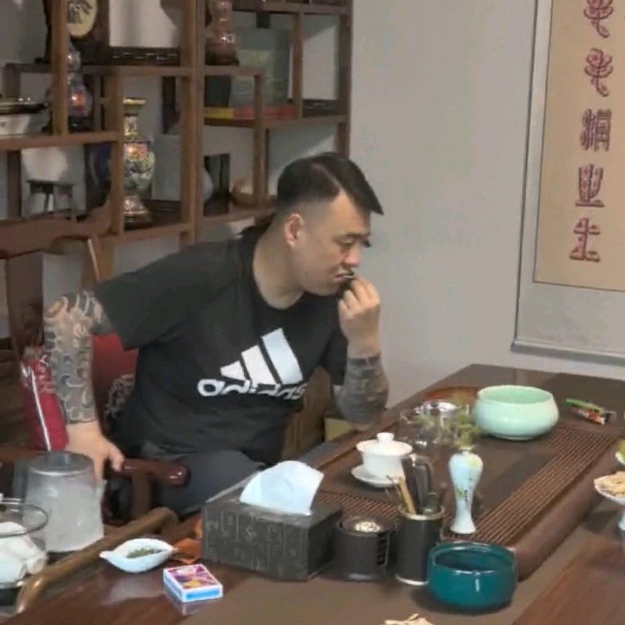 从小就玩土、