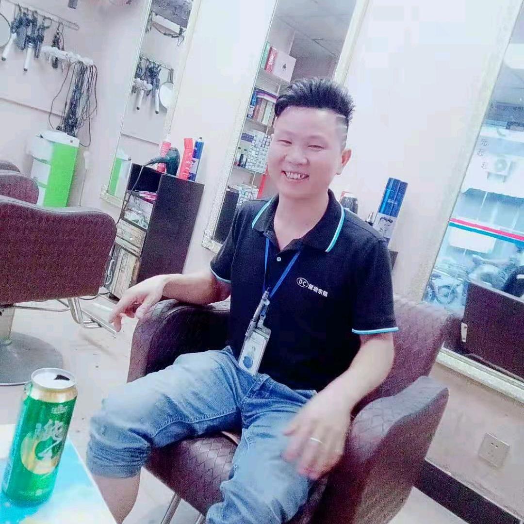 小何