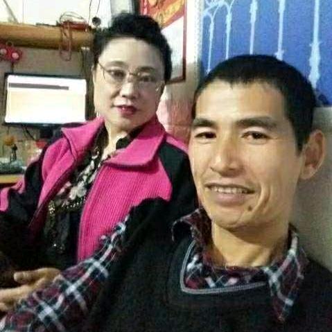 轮椅上的歌声
