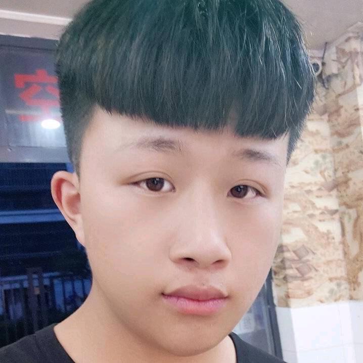 王 奇 玉