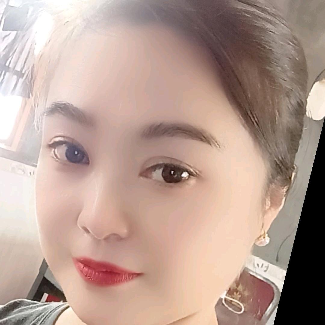村里有个姑娘叫小芳