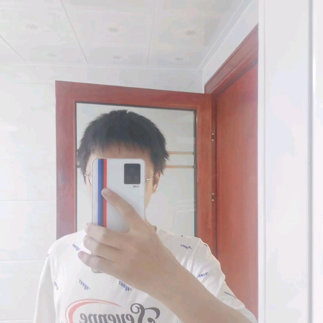 房县瑞富汽车装饰养护馆__员工小曹