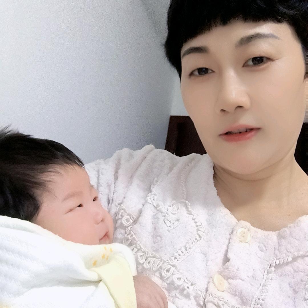 董姐月嫂母婴护理育婴师