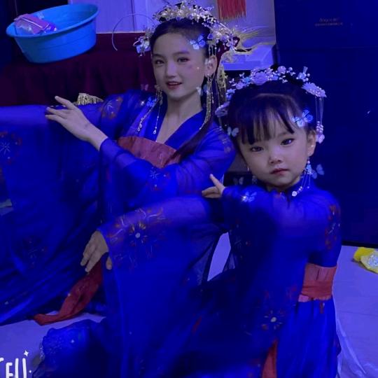 一袭红妆点旧烛