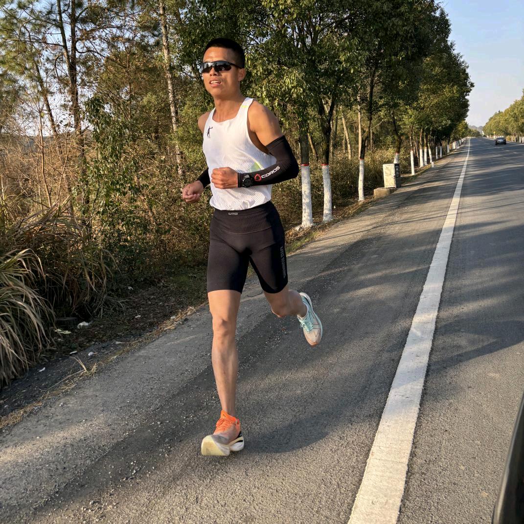 爱跑步的谢班长