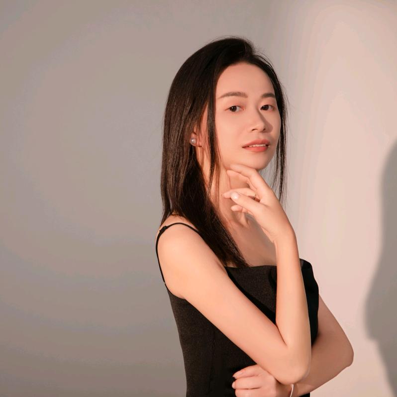 主持人杨欣