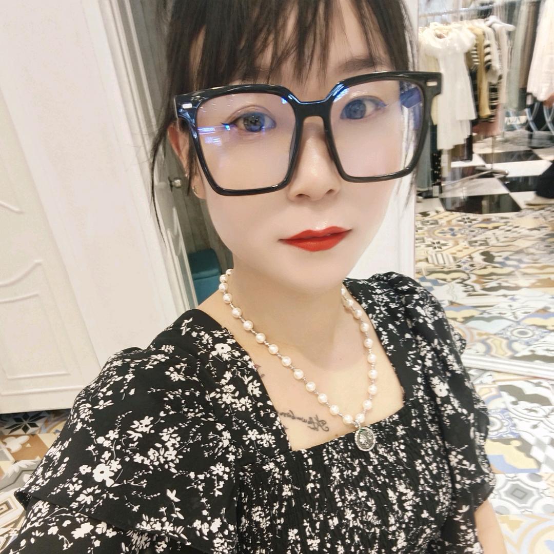 小娅妹( 聋哑女孩)