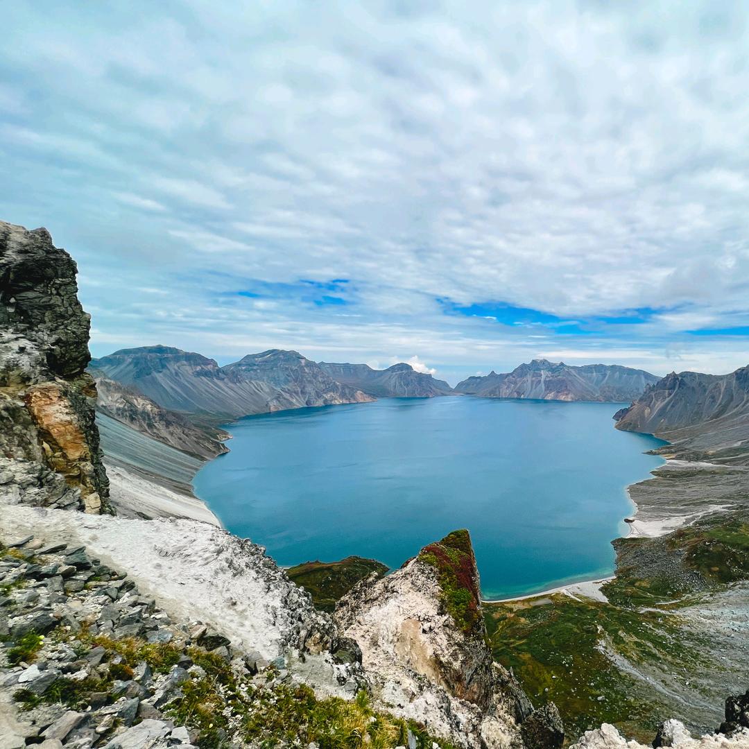 海纳百川，山高人为峰
